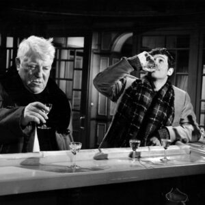 Affiche en noir et blanc du film Un Singe en Hiver avec Jean Gabin et Jean-Paul Belmondo au comptoir d’un bar