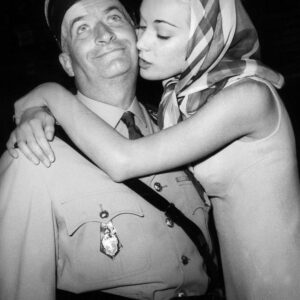 Affiche de Louis de Funès en uniforme de gendarme et Geneviève Grad