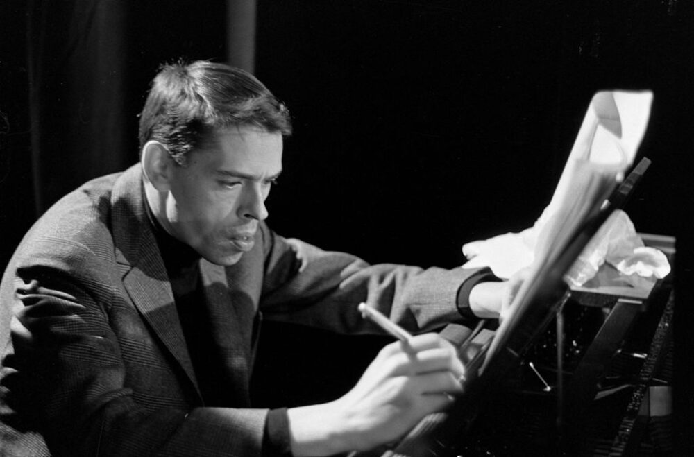 Affiche de Jacques Brel au piano