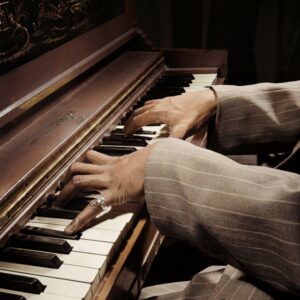 Les mains de Nat King Cole sur son piano