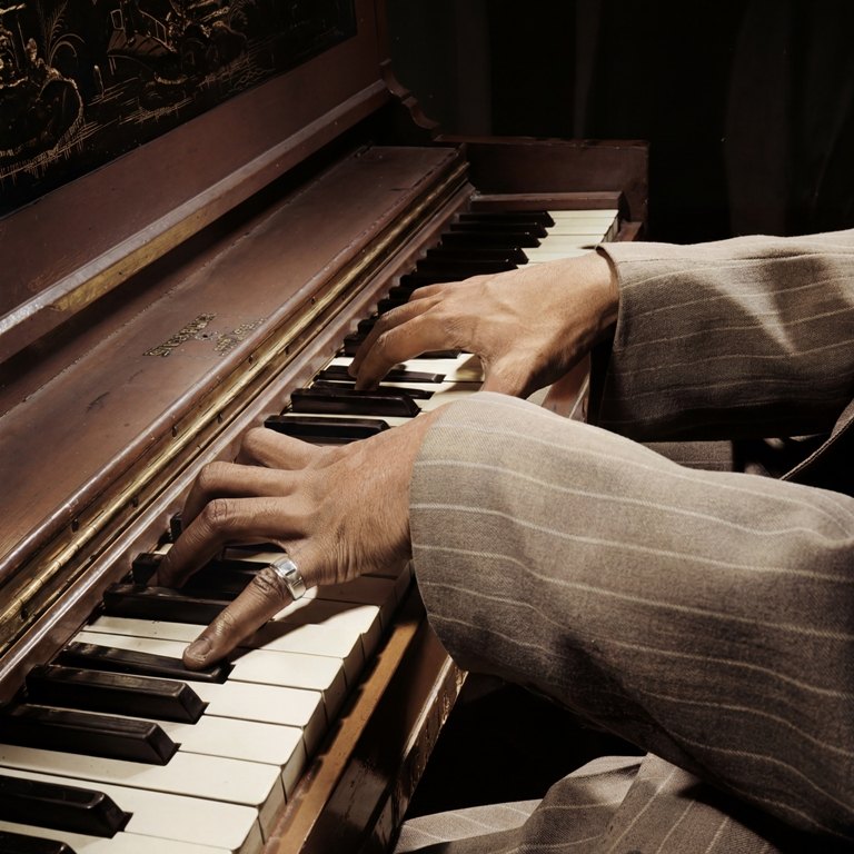 Les mains de Nat King Cole sur son piano